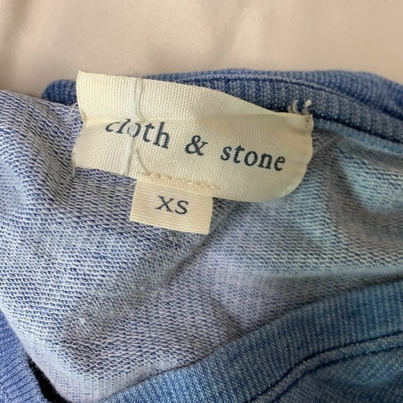 Anthropologie Cloth & Stone Star V Neck Top - Picture 4 of 5